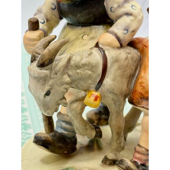 Hummel Goebel Homeward Bound #334, TMK5, 1975, 5.25”tall, beautiful figurine - Picture 9 of 9